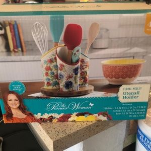 New in box The Pioneer woman utensil holder